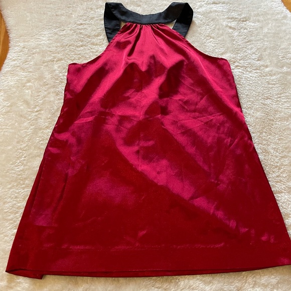Guess shirt US S dark red satin material. Beautiful in person - Picture 2 of 4